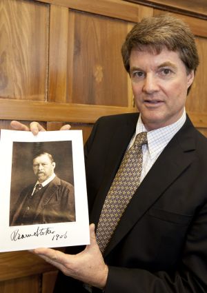dacre stoker irving bram stoker sm.jpg